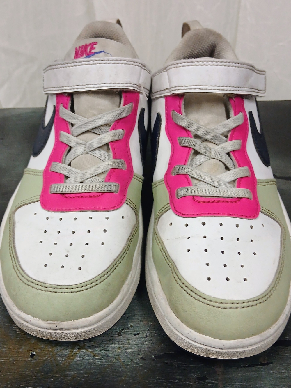 Nike Kids Low-Top Sneakers in White, Pink & Green